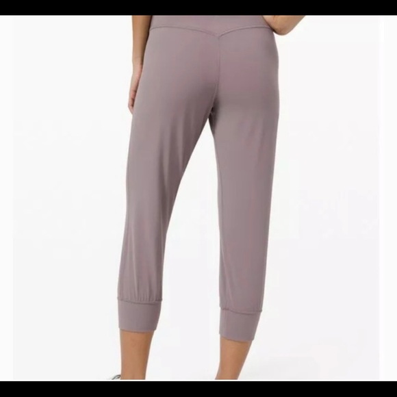 *SOLD* Lululemon align jogger crop - size 4 - Picture 3 of 5